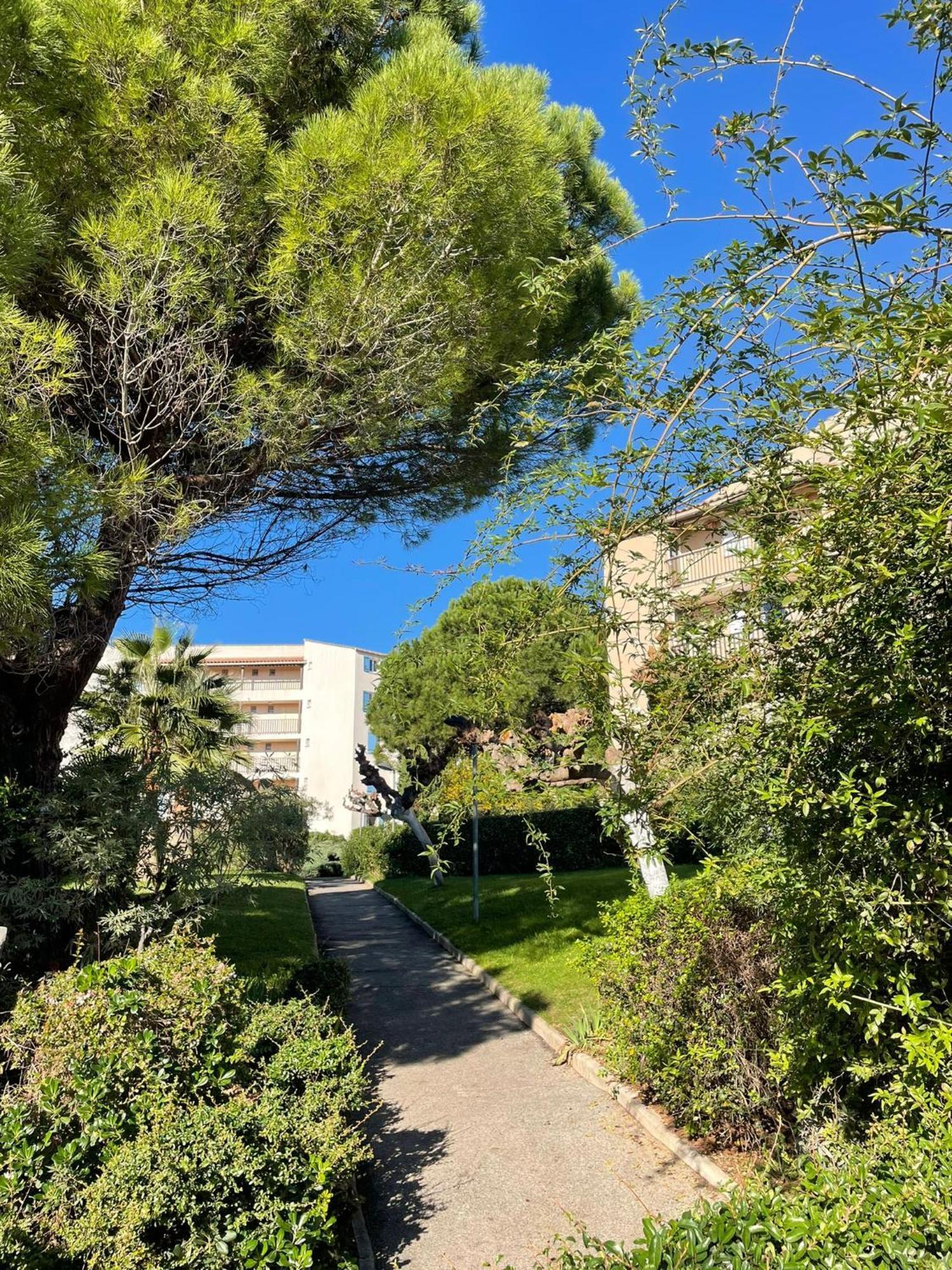 Un Cocon Aux Marquises - Joli T2 Degagee Sud- Ouest Piscine Tennis Fréjus